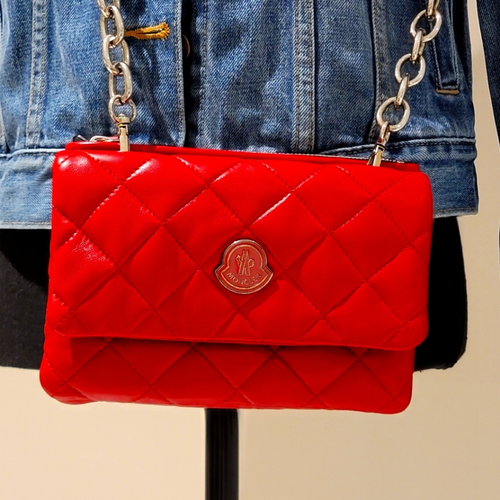 🔥🔥❤️❤️Genuine Leather very rare Moncler Bag in PRISTINE CONDITION!